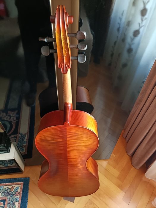 Vând   violoncel