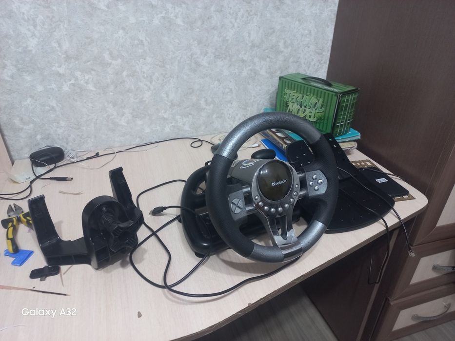 Руль defender forsake gtr