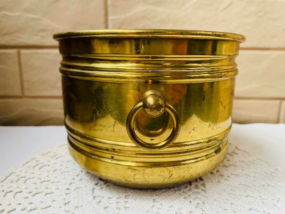 Красива месингова кашпа от Англия