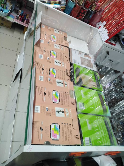 Продам шкаф-витрину.тумба витрина