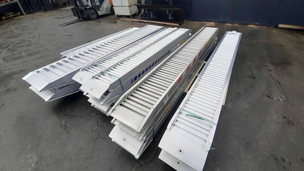Rampe cu bordura din aluminiu 3,5m capacitate max 4580kg - Stoc Brasov