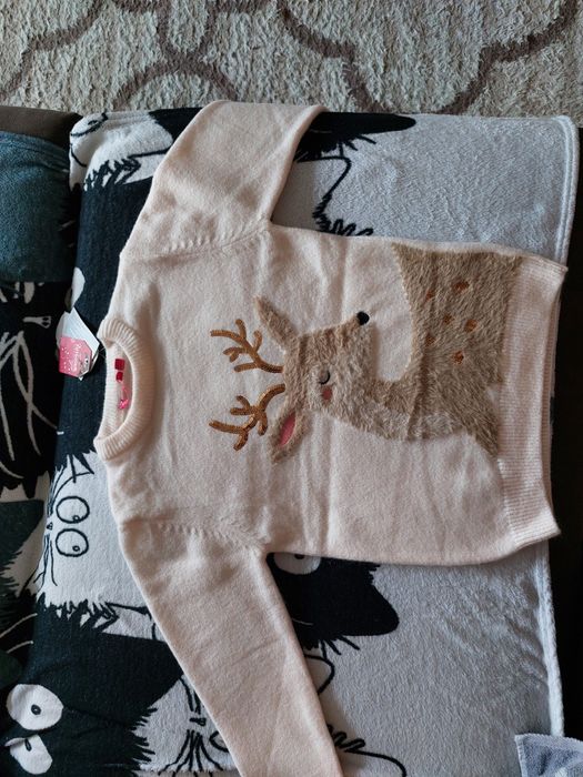 2 джемпера  для девочки новые . Размер 146 и 122.