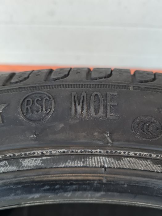 Летни гуми 2 броя PIRELLI Cinturato P7 245 40 R19 дот 0423