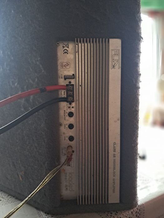 Продавам бас каса с 2×12 FF inc заграден с усилвател 2400watts