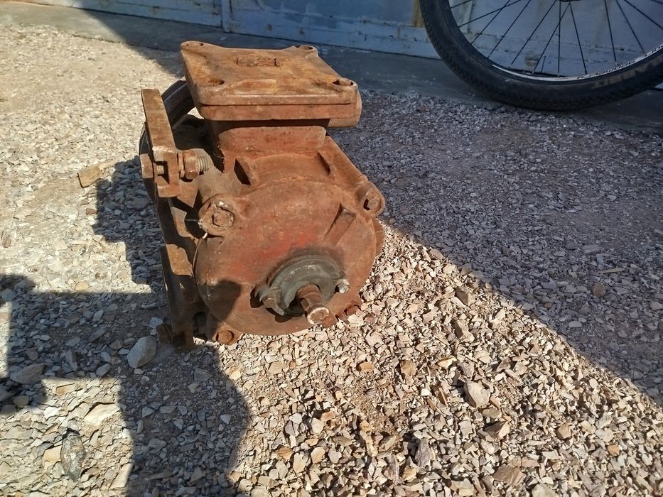 Продам электродвигатели