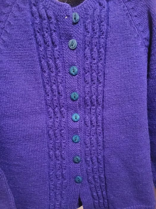 Дамски жилетки и пуловери от вълна