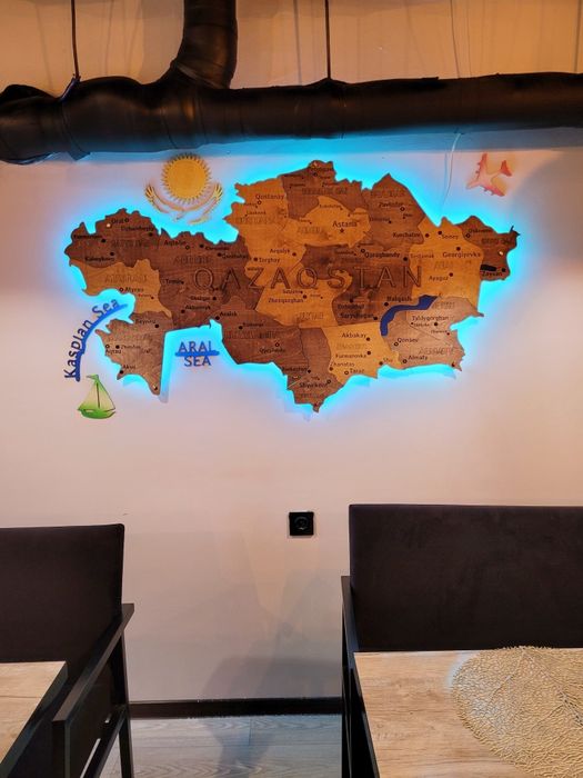 Карты мира и Казахстана декор