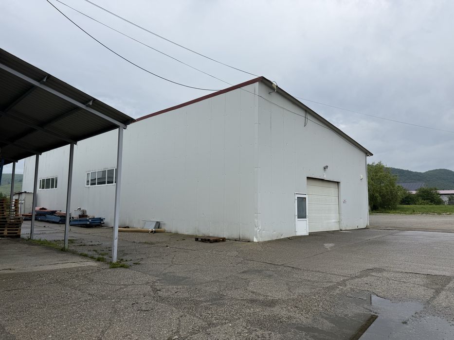 Inchiriez hale Livezile 400 mp