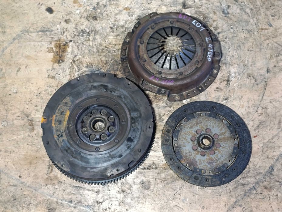 Комплект сцепление Jeep ED1 2.4 Liberty Cherokee Маховик корзина диск