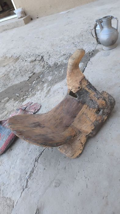 Egar mustahkam eski qizil egarlardan adshmasam bundan kam miqdorda