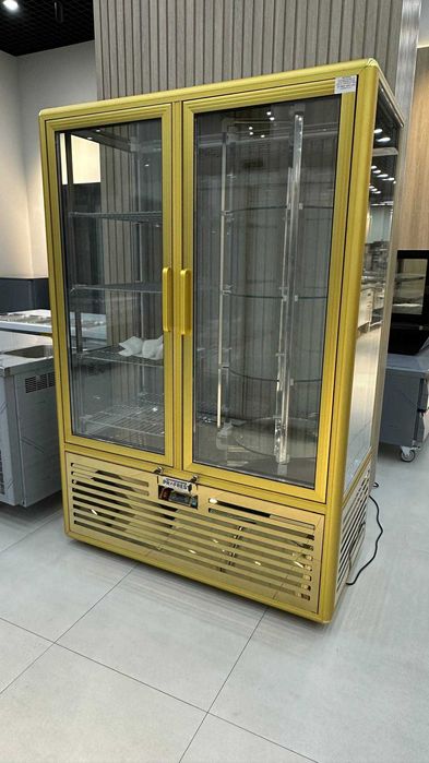 Витрина холодильник для десерт