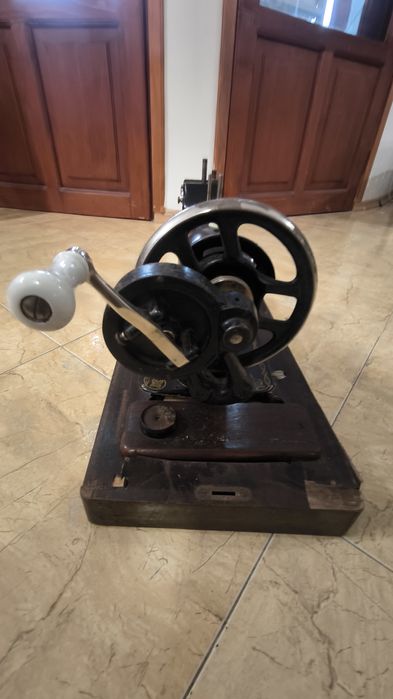 Ръчна шевна  машина