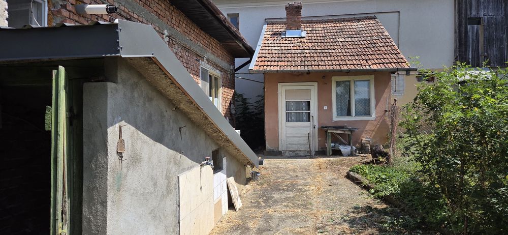 Casă de vanzare .
