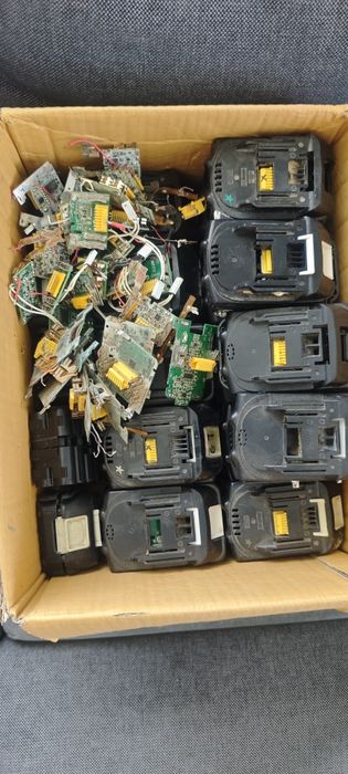 Lot carcase baterii Makita