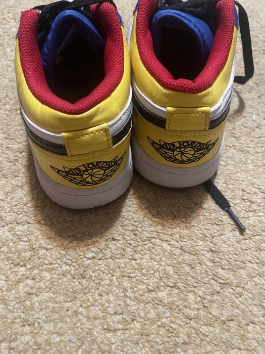 Adidasi jordan.