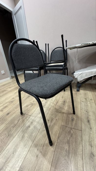 Продам стол и 5 стульев