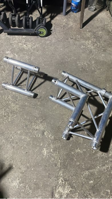 Tronsoane scena  lumini