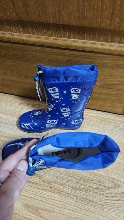 Продам резиновые сапоги детские