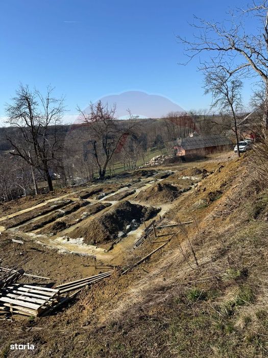 Carbunari Vanzare teren cu fundatie, proiect de casa si racorduri