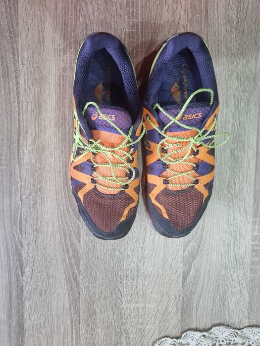 Asics обувки за спорт