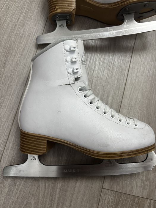 Фигурные коньки Jackson 200