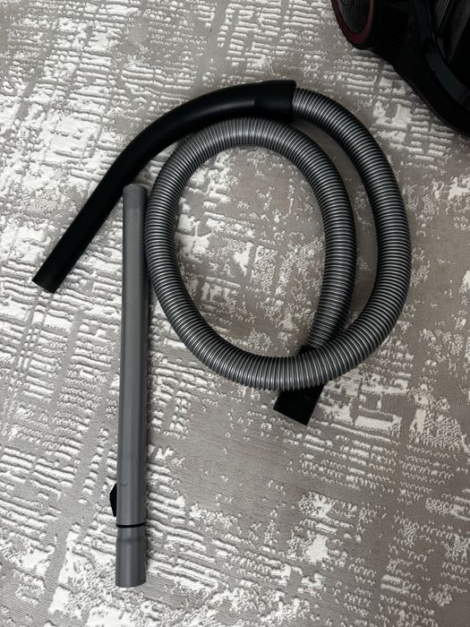 Пылесос Bosch.