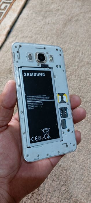 Телефон Samsung J7 2016