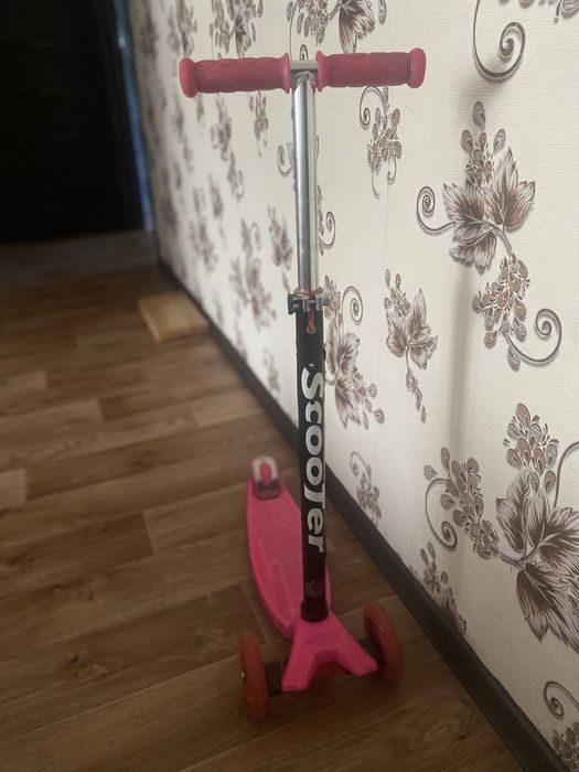 Самокат детский. В хорошем состоянии.