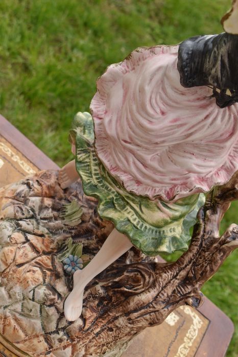 Антикварна порцеланова фигура статуетка