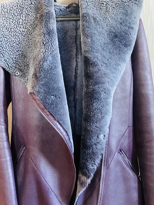 Красивая дубленка сиреневого цвета