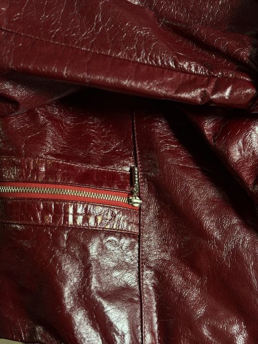 Кожаная куртка бордовая