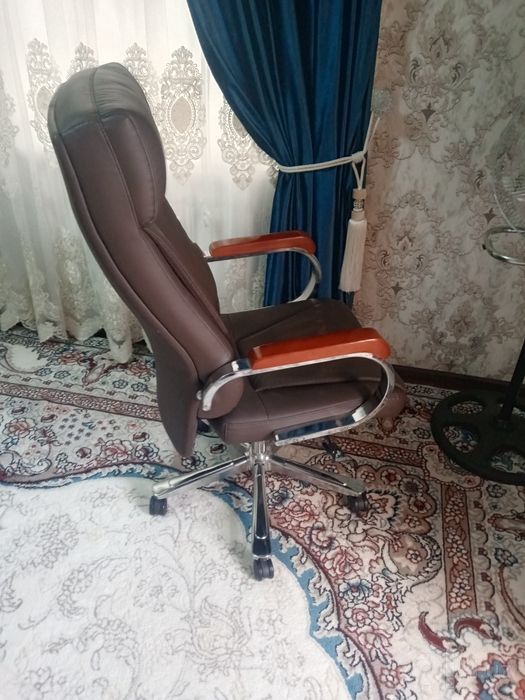 Продаётся офисное кресло