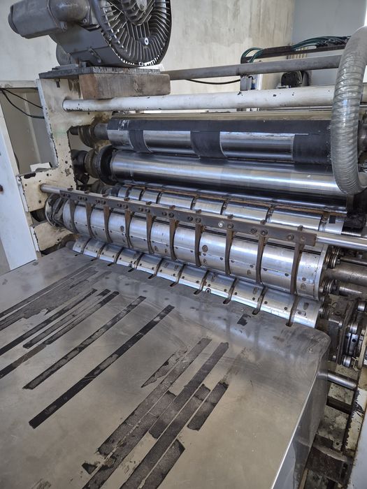 Машина за производство на хартиени кърпи за ръце