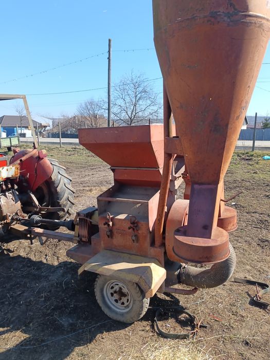 Moara cu ciclon și circular la priza tractorului