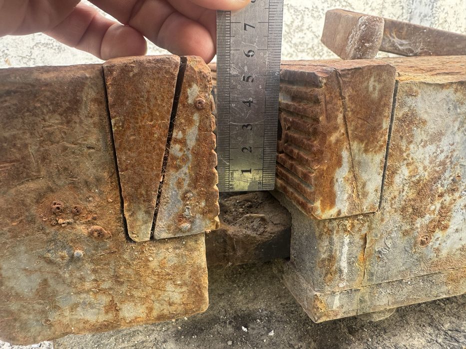 Тиски большие б/у рабочие