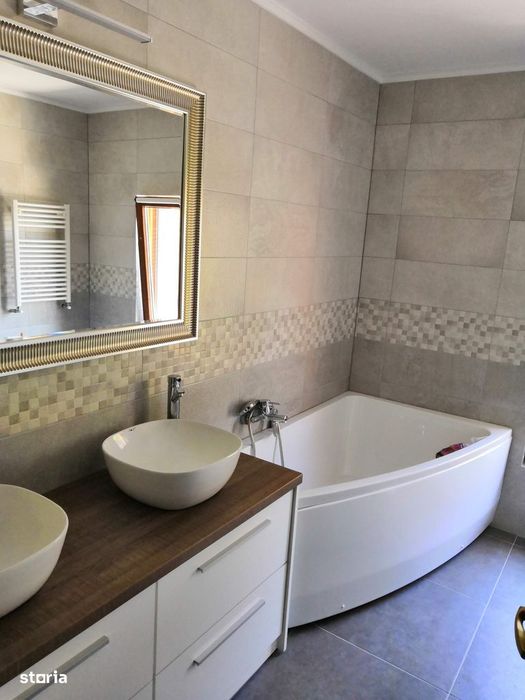 Casă de vânzare + Spațiu Comercial | 220 mp utili | curte 555 mp |