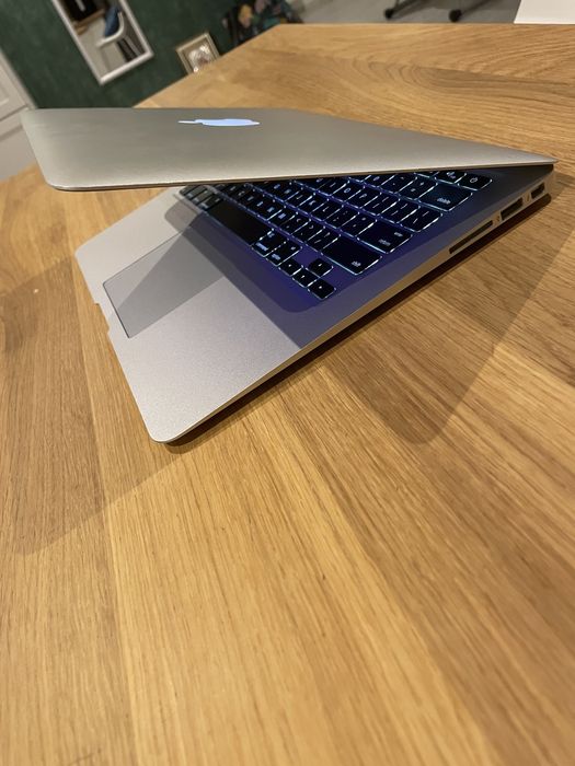 Laptop MacBook Air 13" Early 2015 – i7, 8GB RAM, 256GB SSD