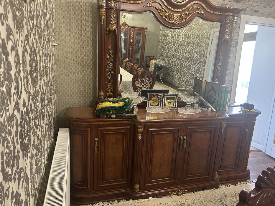 Стол стул,сервант,камод