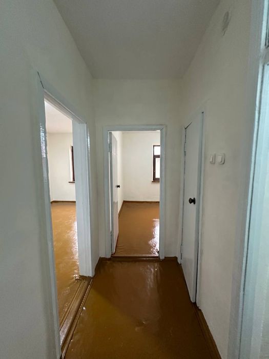 Uy sotiladi 3- xonali