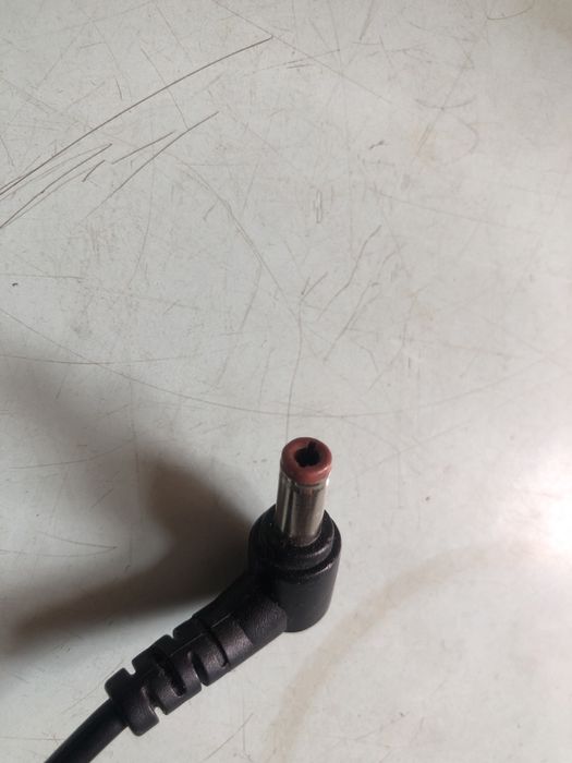 зарядка для ноутбука lenovo g585 в отличном состояний