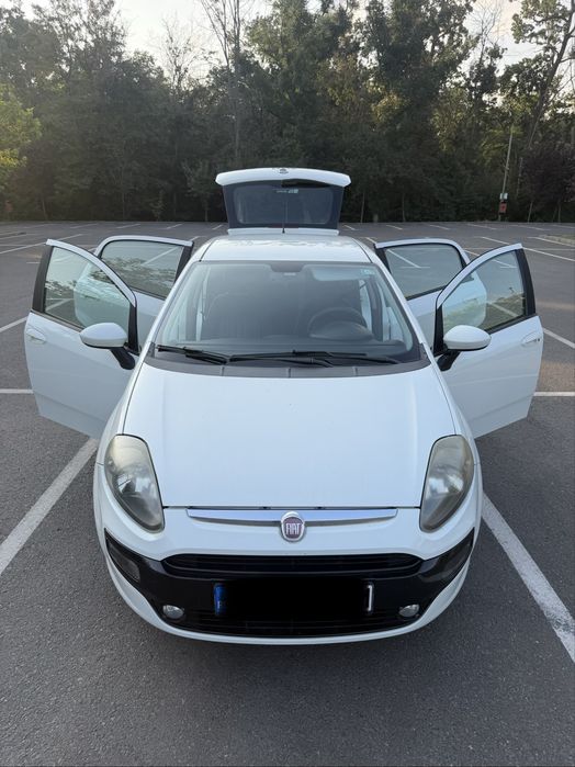 Vând Fiat Punto, motor 1.2 benzină, 2011