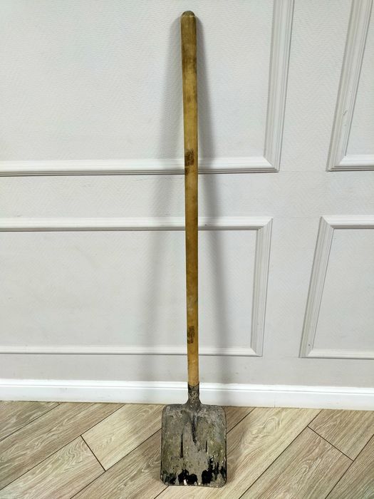 Срочно продам лопату.