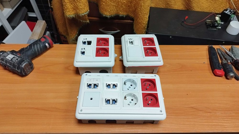 Конзоли с контакти и R&M - FTP розетки 6 и 8бр Cimabox