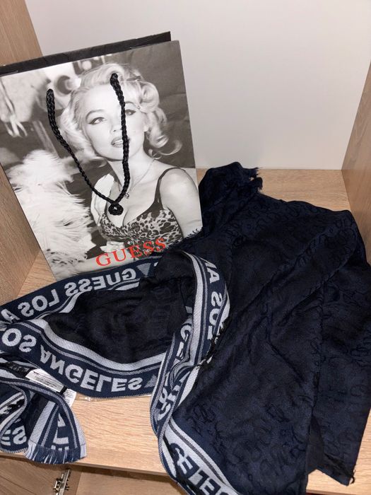 Eșarfă Guess bleumarin imprimeu