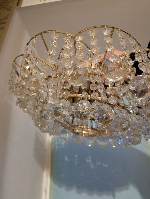 Люстра продается в отличном состоянии