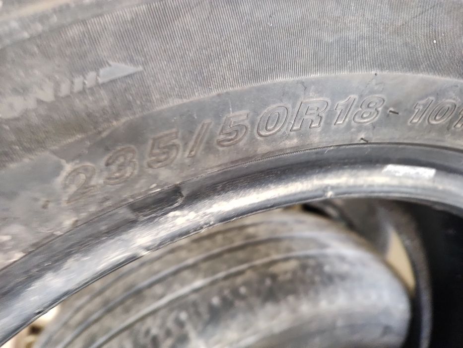 205/60R16; 235/50R18; 245/50R18; 235/50R19