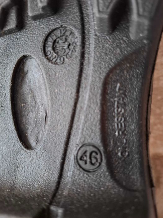 продавам обувки LEGASEA номер 46 с метални бомбета