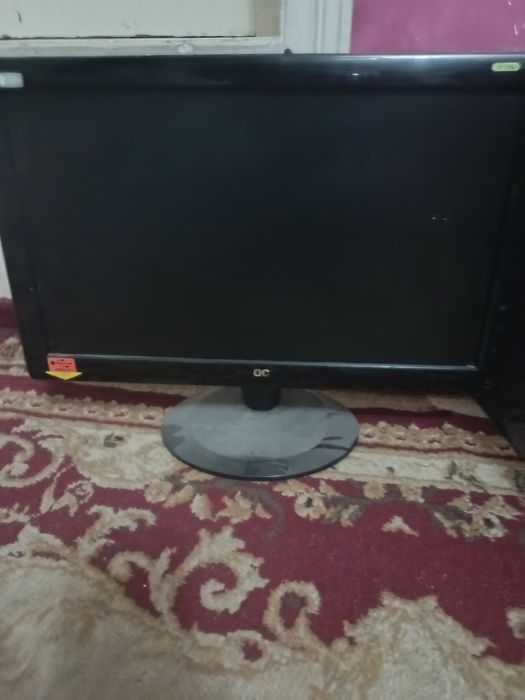 Kompyuter monitori bilan
