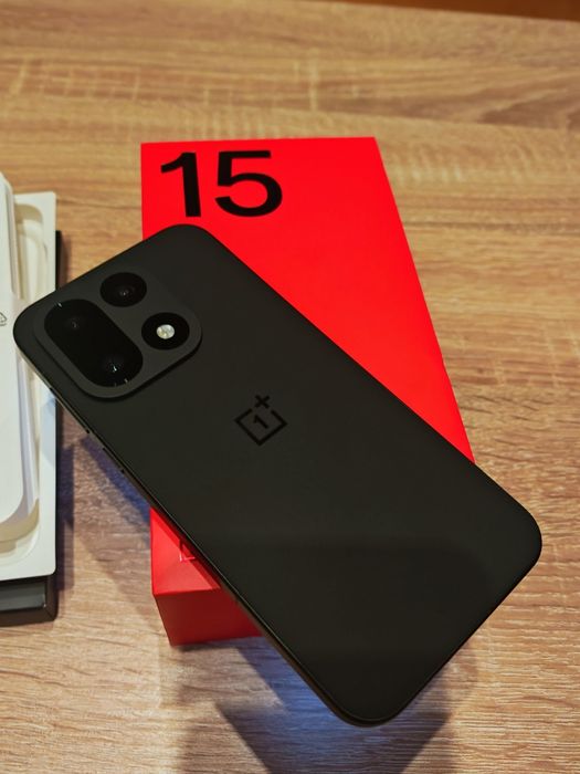 OnePlus 15 чисто нов