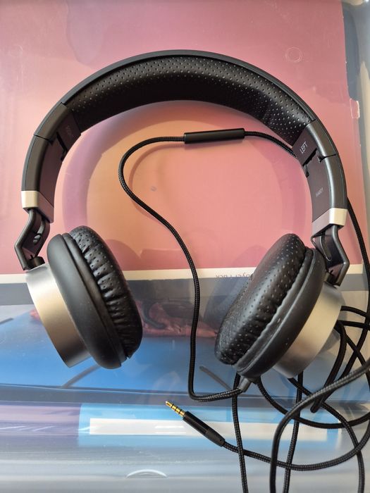 Нови слушалки с микрофон